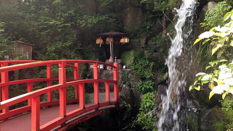 Nanzoin temple waterfall